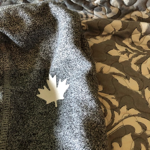 Roots sweatshirt. - Picture 5 of 5